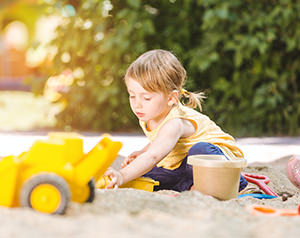 Песок на детской площадке: безопасный и бюджетный выбор Песок на детской площадке: безопасный и бюджетный выбор - IgraGrad